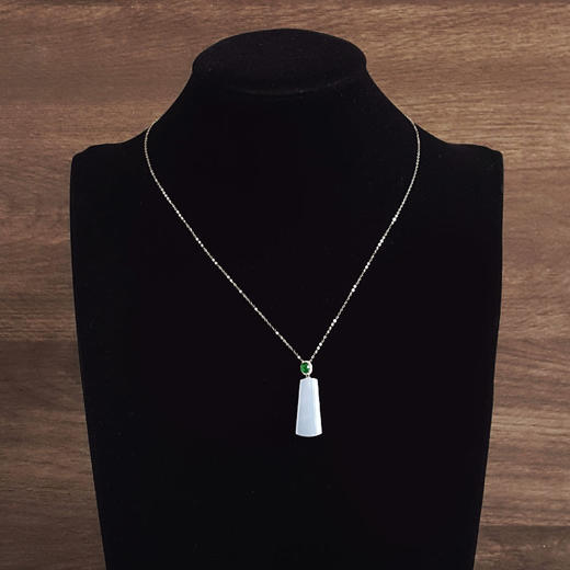 【天然正品】A货翡翠AU750白金镶钻镶天然细腻糯冰种紫罗兰平安无事牌翡翠吊坠项链34.0*11.6*5.4MM（皆取最大值）女士现售价：2480！030425AH16 商品图8