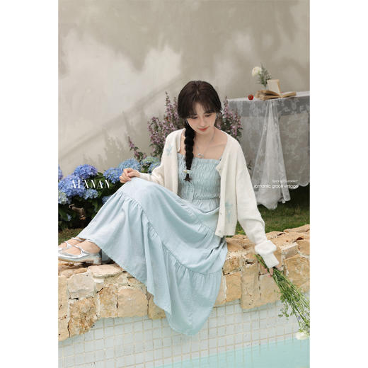 鹿向南「筠雾微风」气质吊带连衣裙女2025新款夏无袖收腰长裙J12503LYQ 商品图2