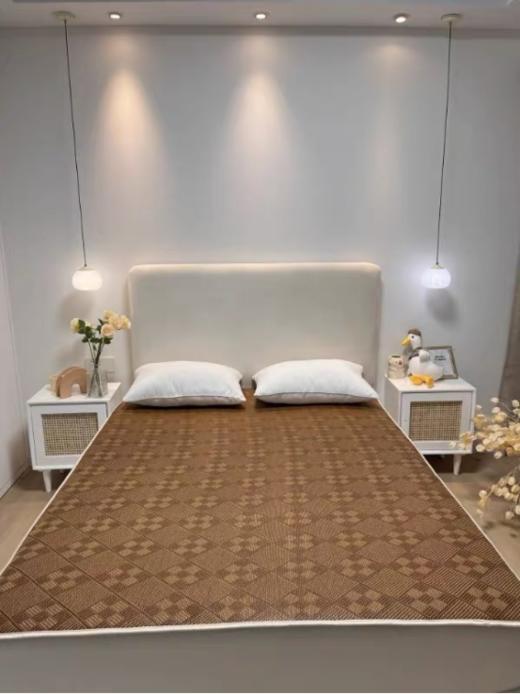 😎【双面可用 酷暑必备】多功能四季款加厚双面两用冰藤席软垫🥰 这款藤席是你很好的选择，🔥用料天然，健康环保！ ✅ 冰藤面料，光滑无毛刺，夏季清凉不黏腻☺️，瞬间降温 凉而不冰 一席多用！ 商品图0