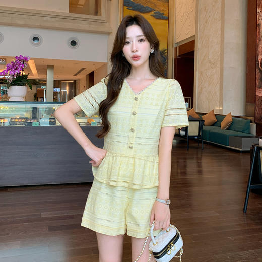 奢姿大码女装2026夏季法式蕾丝刺绣镂空设计两件套胖妹妹V领套装9952980107 商品图2