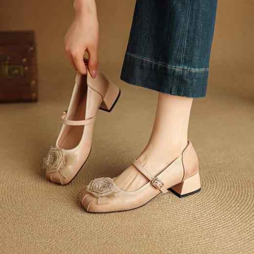 【预售5天】法式温柔花朵低跟芭蕾舞单鞋女新款复古方头浅口粗跟玛丽珍鞋NJMK&K1687 商品图4