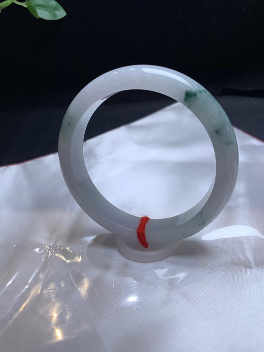 620467，59飘花手镯 ，底妆细腻。飘几抹蓝花 商品图1