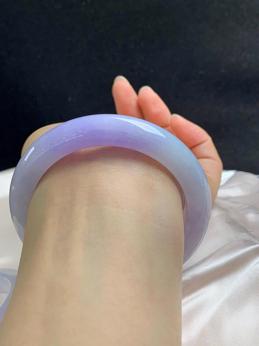 620478，59.5圈口，糯冰飘紫正圈平安镯，淡紫底飘一截浓紫色，种老水足 商品图4