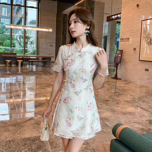 【清仓超15天不保价】奢姿大码女装2025夏季短袖新中式改良旗袍蝴蝶印花上衣短裤两件套9952953448【1】 商品图1