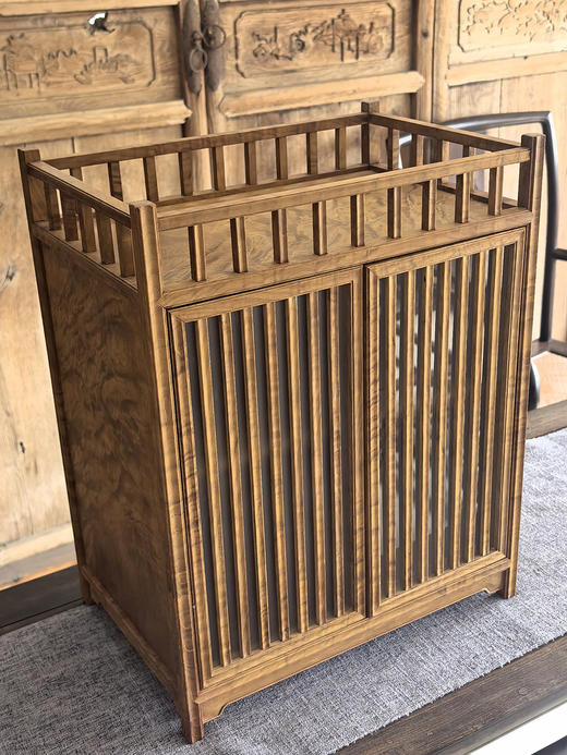 楠木竖棂格茶柜 商品图1