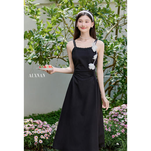 【65折秒杀】鹿向南「南法遐想」黑色蕾丝边连衣裙夏季新款抽褶收腰吊带长裙女QJD00232QZ 商品图1