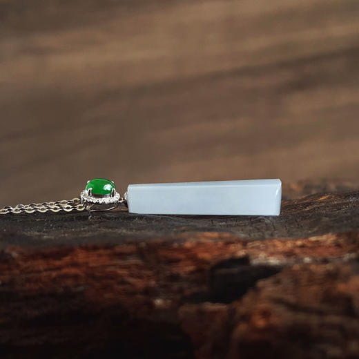 【天然正品】A货翡翠AU750白金镶钻镶天然细腻糯冰种紫罗兰平安无事牌翡翠吊坠项链34.0*11.6*5.4MM（皆取最大值）女士现售价：2480！030425AH16 商品图6