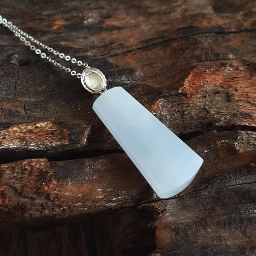 【天然正品】A货翡翠AU750白金镶钻镶天然细腻糯冰种紫罗兰平安无事牌翡翠吊坠项链34.0*11.6*5.4MM（皆取最大值）女士现售价：2480！030425AH16 商品图5