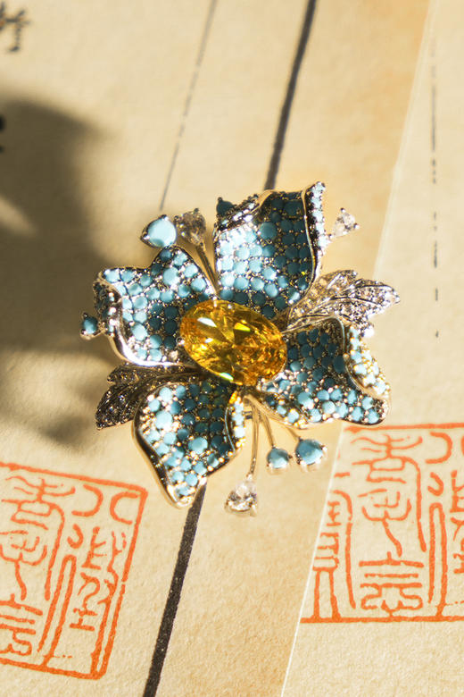 19周年满赠礼品#松石绿花朵胸针,流光溢彩的闪,磁铁吸扣不伤衣,更美丽~ 商品图4
