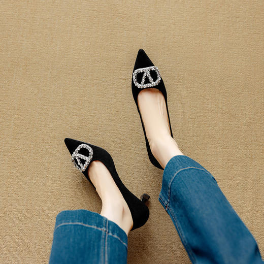 【预售5天】经典钻扣丝绸羊皮单鞋新款真皮优雅尖头高跟鞋女中跟DB&M6502 商品图1