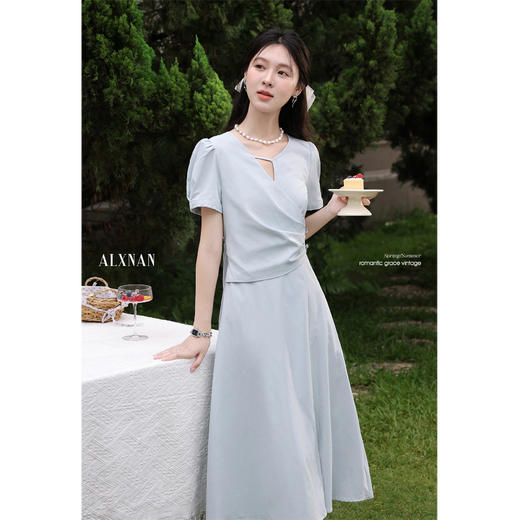 鹿向南「海盐特调」法式蓝色镂空连衣裙女夏季收腰设计感气质裙子 商品图1