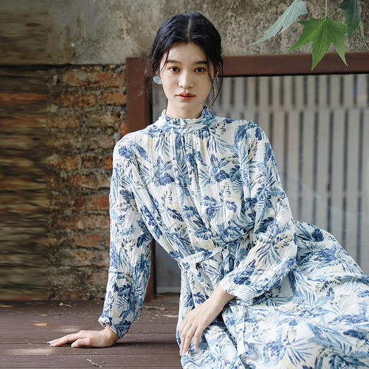 绽放旅行女374朵/【莫兰迪系列】双支亚麻底布印花立领长袖连衣裙 商品图0