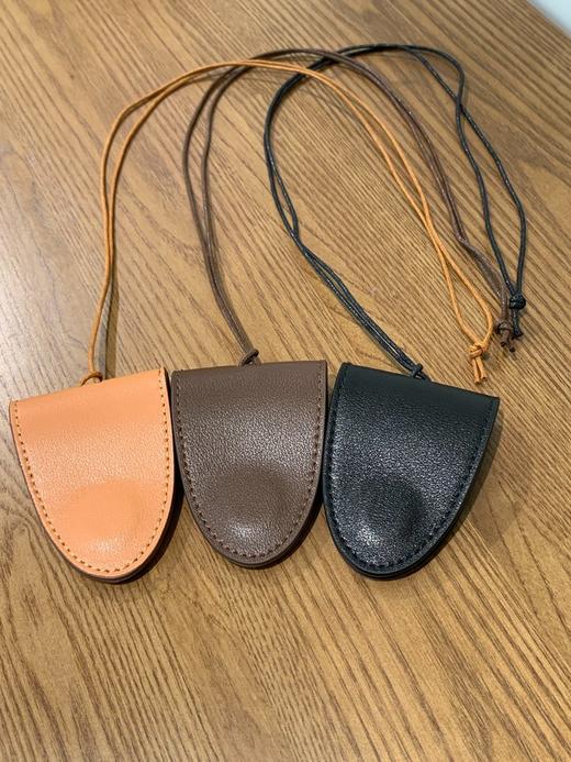 【高品质私服】【IC荔纹牛皮革眼镜挂绳】采用耐用牛皮材质，磁吸开合，防止眼镜掉落，方便携带G1458-CC【无标出货 介意慎拍】 商品图1