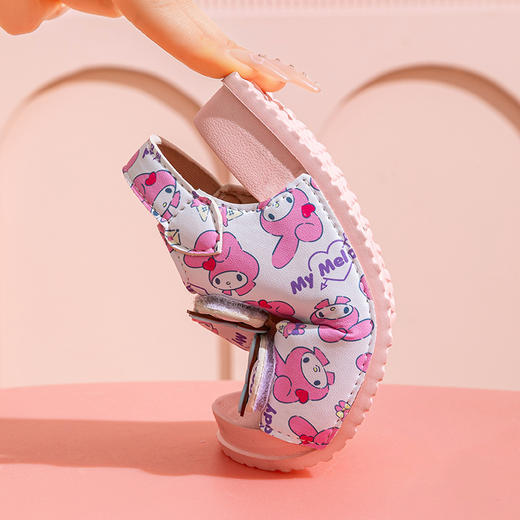 【有颜有趣，呆萌形象，好看好穿】三丽鸥夏季新款 卡通魔术扣凉鞋 女童沙滩一字凉拖鞋 中童库洛米鞋子-QA 商品图2