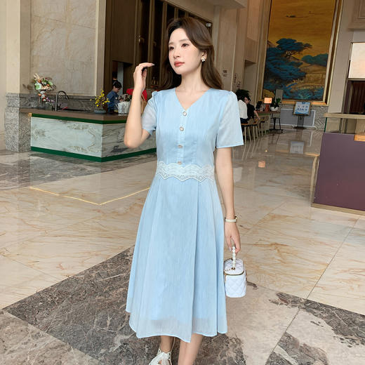 奢姿大码女装2025夏季新款胖妹妹时尚减龄V领蕾丝拼接短袖连衣裙9952835004【1】 商品图0