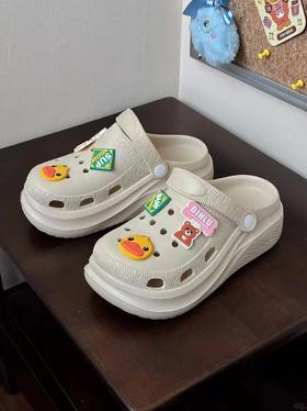 3个大人穿儿童洞洞鞋！！来试试脚感咋样