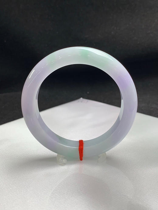 620472，56圈口，细糯春彩正圈平安镯，条形厚装，浓紫飘绿 商品图0