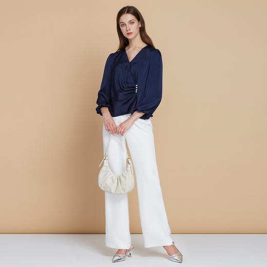 【缎面通勤收腰上衣】EITIE爱特爱气质V领优雅蓝色2025秋季新款C2513824 商品图3