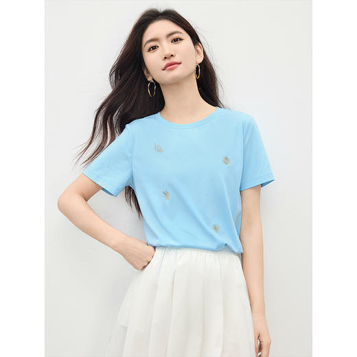 【周末秒杀】熙世界清新百搭休闲T恤散点刺绣25夏季新款女微弹舒适短袖70棉T 商品图4