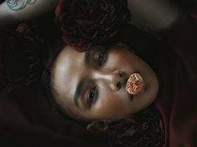 珊瑚喇叭花纯金镶嵌胸针吊坠两用款