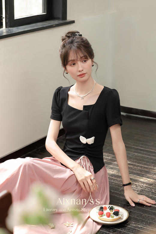 【6折秒杀】鹿向南「花蝶」气质通勤T恤2025夏季新款法式上衣半身裙两件套女QYM002129-5/QYM001385/QYM001377-1 商品图5