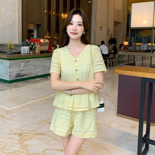 奢姿大码女装2026夏季法式蕾丝刺绣镂空设计两件套胖妹妹V领套装9952980107 商品图4