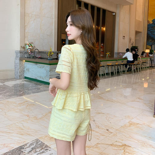 奢姿大码女装2026夏季法式蕾丝刺绣镂空设计两件套胖妹妹V领套装9952980107 商品图3
