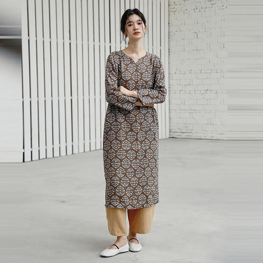 绽放旅行女装412朵/【莫兰迪系列】双支数亚麻底布印花长袖连衣裙 商品图1
