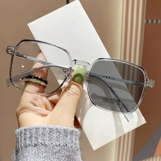【 防蓝光感光变色眼镜】男女大框超轻高颜值显瘦素颜变色近视眼镜 商品图7