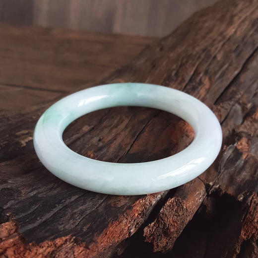【天然正品】A货翡翠天然细腻糯种春彩57号圆条翡翠手镯57号（皆取最大值）女士现售价：2480！090725NJM05 商品图3
