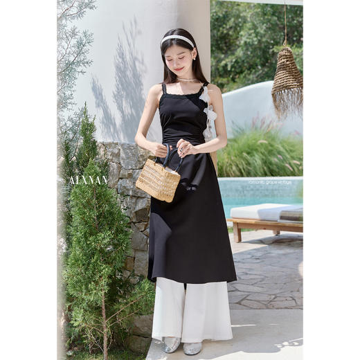 【65折秒杀】鹿向南「南法遐想」黑色蕾丝边连衣裙夏季新款抽褶收腰吊带长裙女QJD00232QZ 商品图2