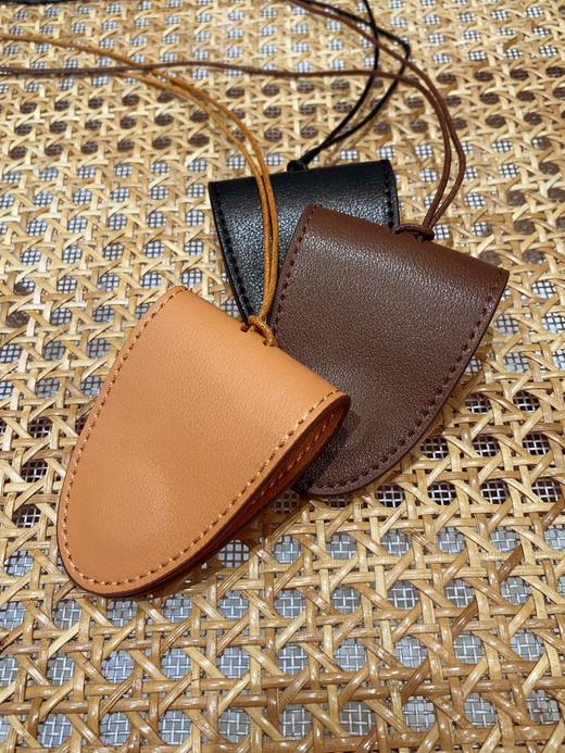 【高品质私服】【IC荔纹牛皮革眼镜挂绳】采用耐用牛皮材质，磁吸开合，防止眼镜掉落，方便携带G1458-CC【无标出货 介意慎拍】 商品图11