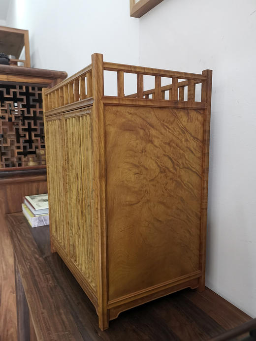 楠木竖棂格茶柜 商品图6