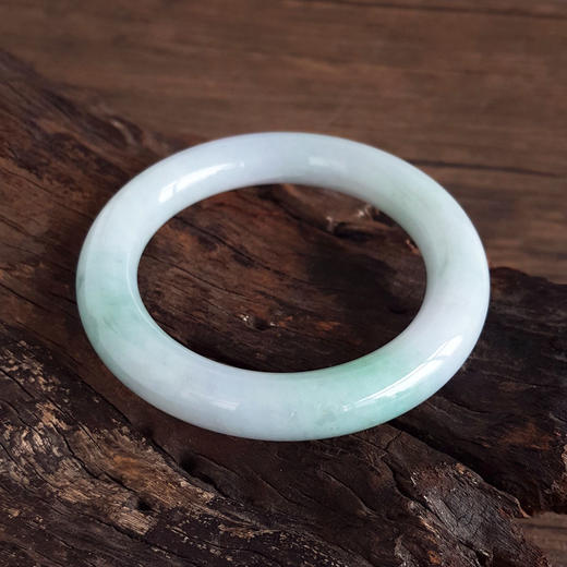 【天然正品】A货翡翠天然细腻糯种春彩57号圆条翡翠手镯57号（皆取最大值）女士现售价：2480！090725NJM05 商品图2