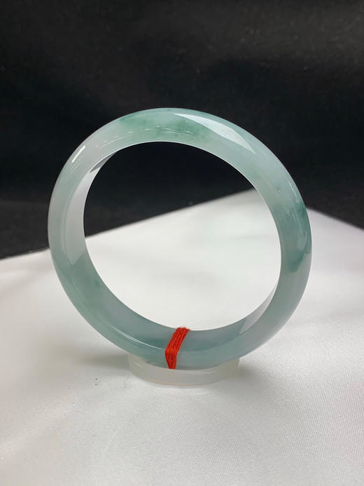 620473，57.8圈口，糯冰飘花正圈飘，白底飘蓝花，种老水足，微透 商品图2