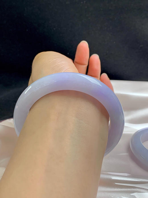 620476，61圈口，糯冰飘紫正圈平安镯，淡紫底飘紫罗兰色，种老水足 商品图5