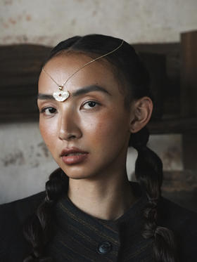 18k镶嵌和田玉牡丹花吊坠