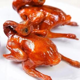 暑期福利团️99秒杀3只烤乳鸽潮管家红烧乳鸽一鸽胜九鸡精选4周龄鲜嫩乳鸽外皮焦糖脆到炸裂肉嫩爆汁一撕就脱骨薄到透光的脆皮基地直邮