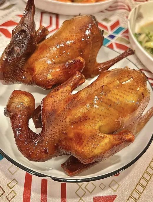 暑期福利团️99秒杀3只烤乳鸽潮管家红烧乳鸽一鸽胜九鸡精选4周龄鲜嫩乳鸽外皮焦糖脆到炸裂肉嫩爆汁一撕就脱骨薄到透光的脆皮基地直邮 商品图1