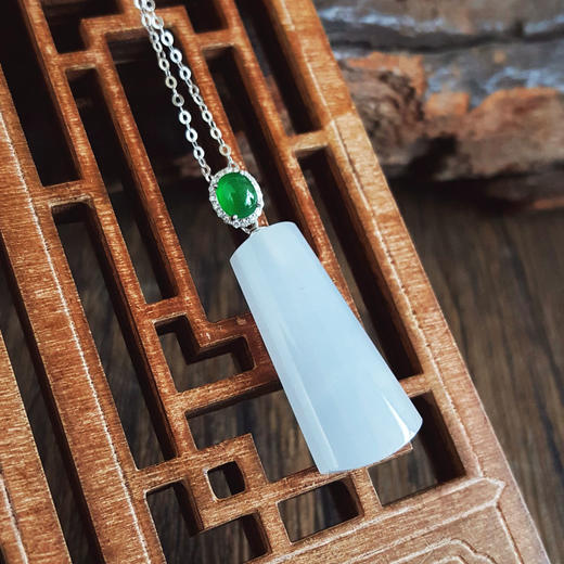 【天然正品】A货翡翠AU750白金镶钻镶天然细腻糯冰种紫罗兰平安无事牌翡翠吊坠项链34.0*11.6*5.4MM（皆取最大值）女士现售价：2480！030425AH16 商品图7