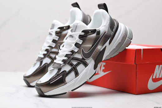 耐克NIKE V2K RUN复古休闲运动跑步鞋HV6416-200男女鞋 商品图7