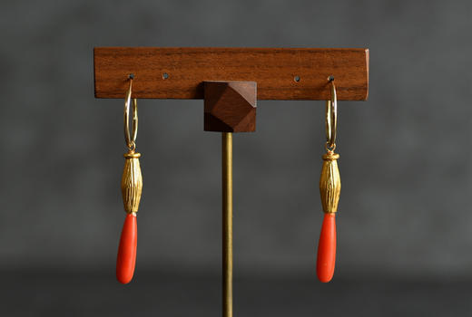 沙丁珊瑚水滴银鎏金耳环 商品图0