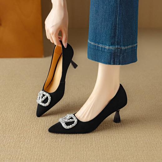 【预售5天】经典钻扣丝绸羊皮单鞋新款真皮优雅尖头高跟鞋女中跟DB&M6502 商品图3