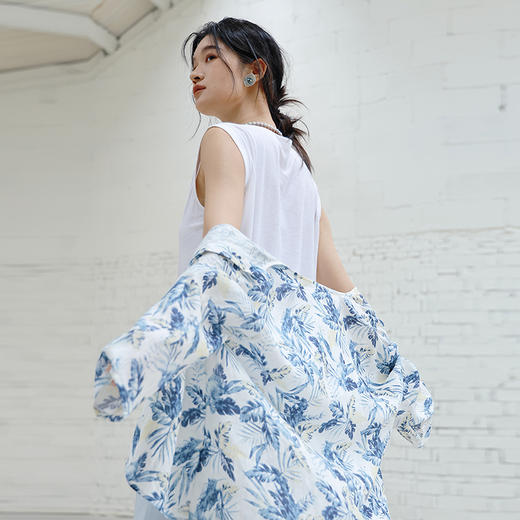 绽放女装410朵/【莫兰迪系列】双支数亚麻底布印花防晒开衫短外套 商品图1