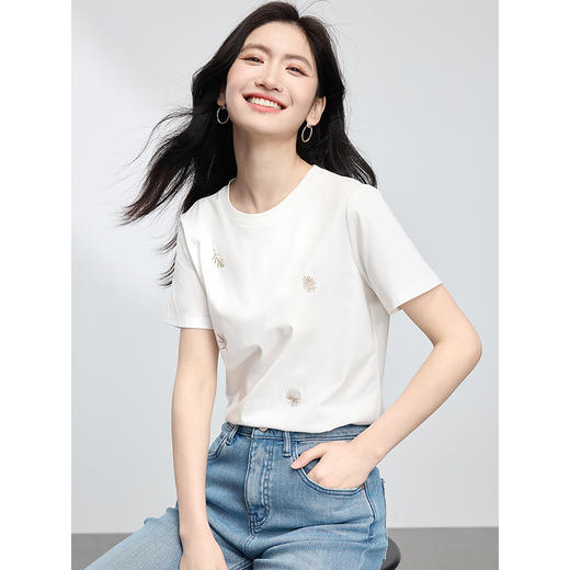 【周末秒杀】熙世界清新百搭休闲T恤散点刺绣25夏季新款女微弹舒适短袖70棉T 商品图2