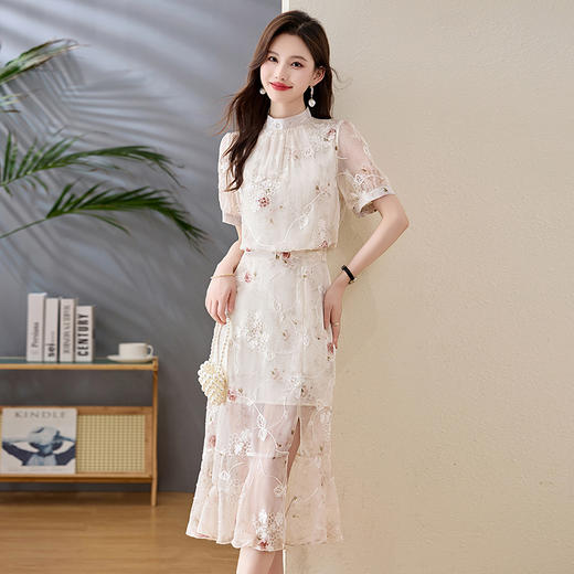 【预售3天】PY 2025年夏季新款优雅气质绣花连衣裙 &J2525 商品图0