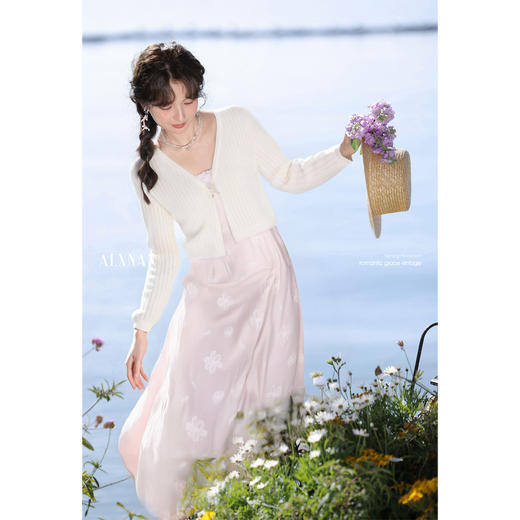 【6折秒杀】鹿向南「邂逅优雅」吊带连衣裙针织开衫两件套女2025夏季新款裙子QYM002479 商品图0