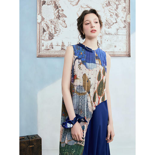 两三事 世界尽头 2025夏季新款复古压褶印花布拼接无袖连衣裙 商品图2