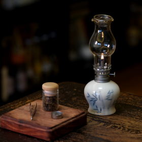 复古煤油灯熏香炉+海南棋楠原材 | 重现“隔火熏香”古法薰香，融合复古灯影与袅袅香氛，营造宋人“焚香点茶”的东方雅趣