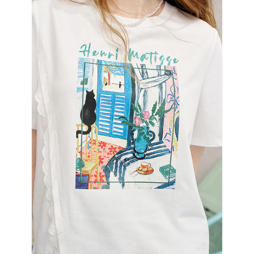 两三事画中往事2025夏新款休闲蕾丝拼接不对称下摆印花短袖t恤女 商品图3